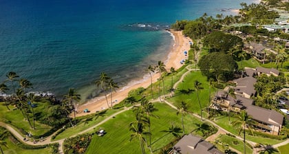 Elua Village Beach Front Townhomes - 2 Bdrm Premier Unit, Ocean Views, Top Rated