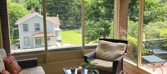 Nationally Historic Cook Mansion i Montour Falls, NY