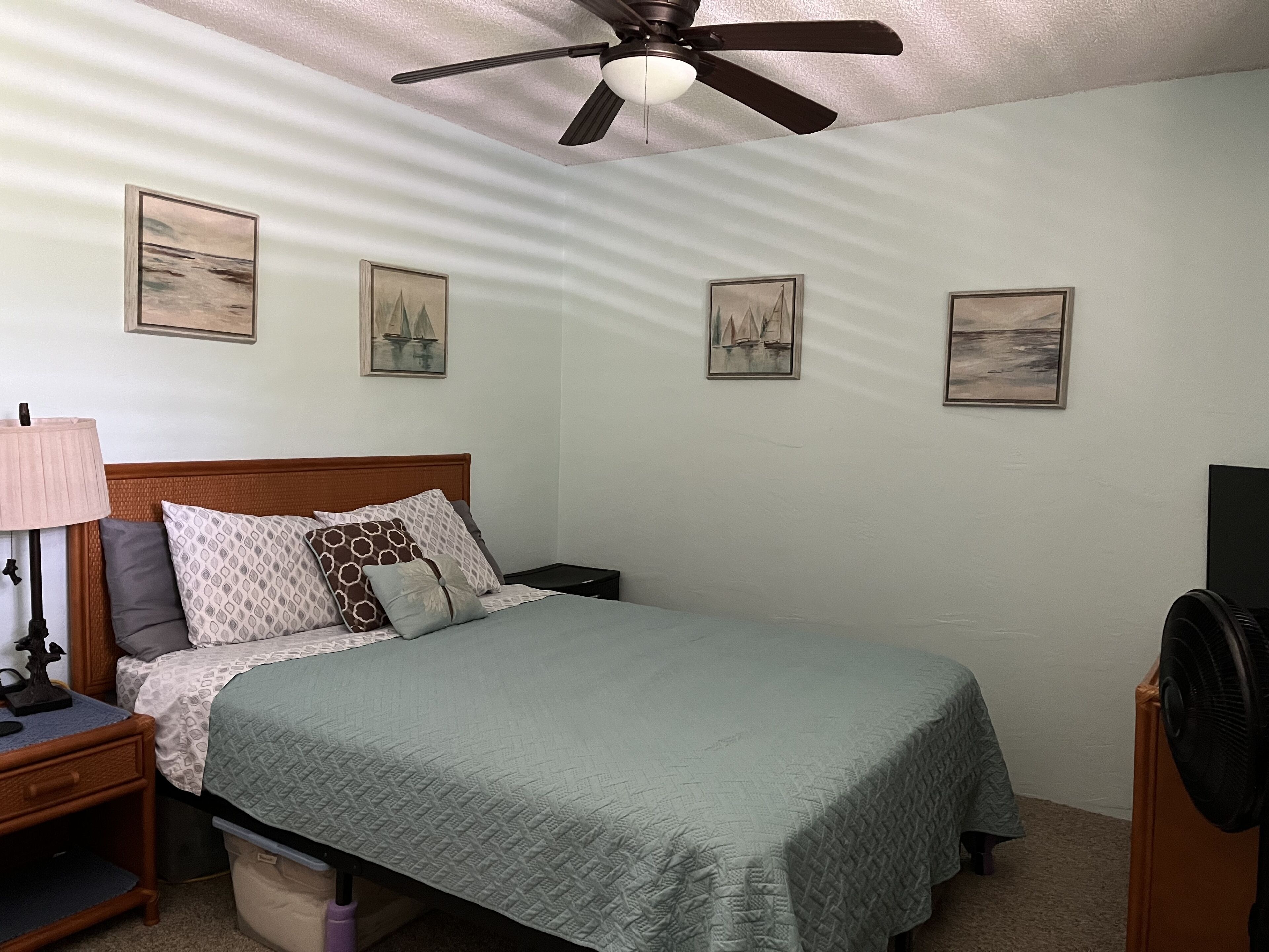 1 soverom, strykejern/-brett, wi-fi (inkludert) og sengetøy