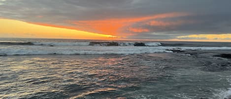 Espreguiçadeiras, toalhas de praia 