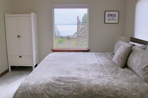 1 bedroom, iron/ironing board, free WiFi, bed sheets - Beautiful Oceanfront ‘Cottage’ - Breathtaking Views,Beach,Pet Friendly,Fireplace (Denman Island)
