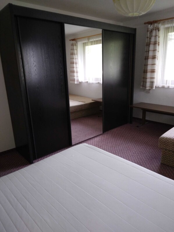 3 bedrooms, WiFi, bed sheets
