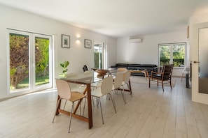 Dining - LVPremier LA1- heated pool, Jacuzzi, AC, garden (Sesimbra)