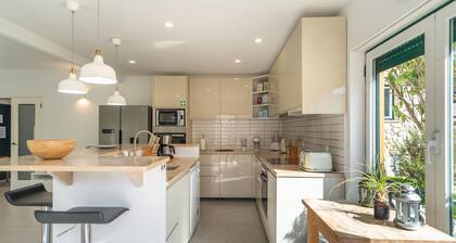 LVPremier LA1- heated pool, Jacuzzi, AC, garden