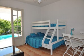 4 bedrooms, iron/ironing board, free WiFi