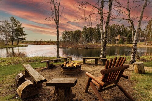 Reel Inn 'Lodge' sur la rivière Au Train, près du lac Supérieur