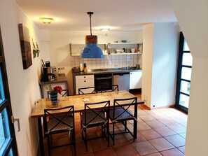 Fridge, microwave, oven, dishwasher - Haus Bernstein - Kölp - forest and sea(h)r (Loddin)