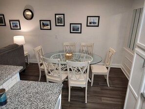Dining - Extra large first floor condo with indoor & outdoor pools, close to the beach. (Sunset Beach)