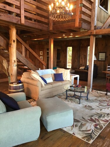 Cozy Creek Front Retreat