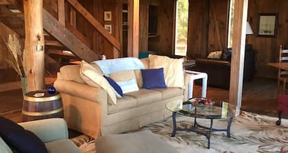 Cozy Creek Front Retreat