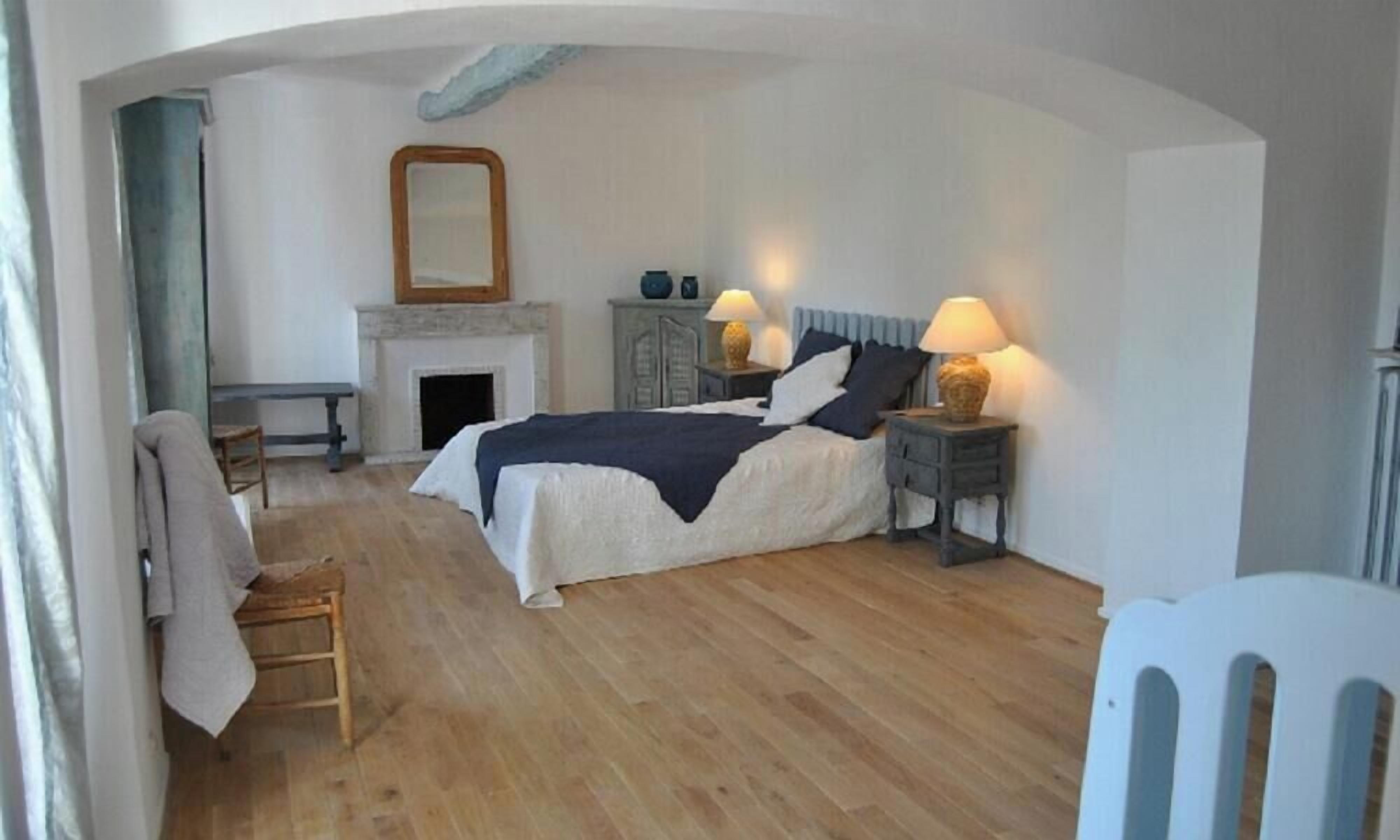 5 chambres, fer et planche à repasser, Wi-Fi, draps fournis