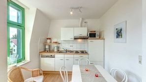 Kühlschrank, Mikrowelle, Geschirrspüler