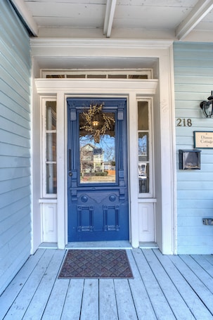 Exterior detail. Dimon Cottage, Suite A