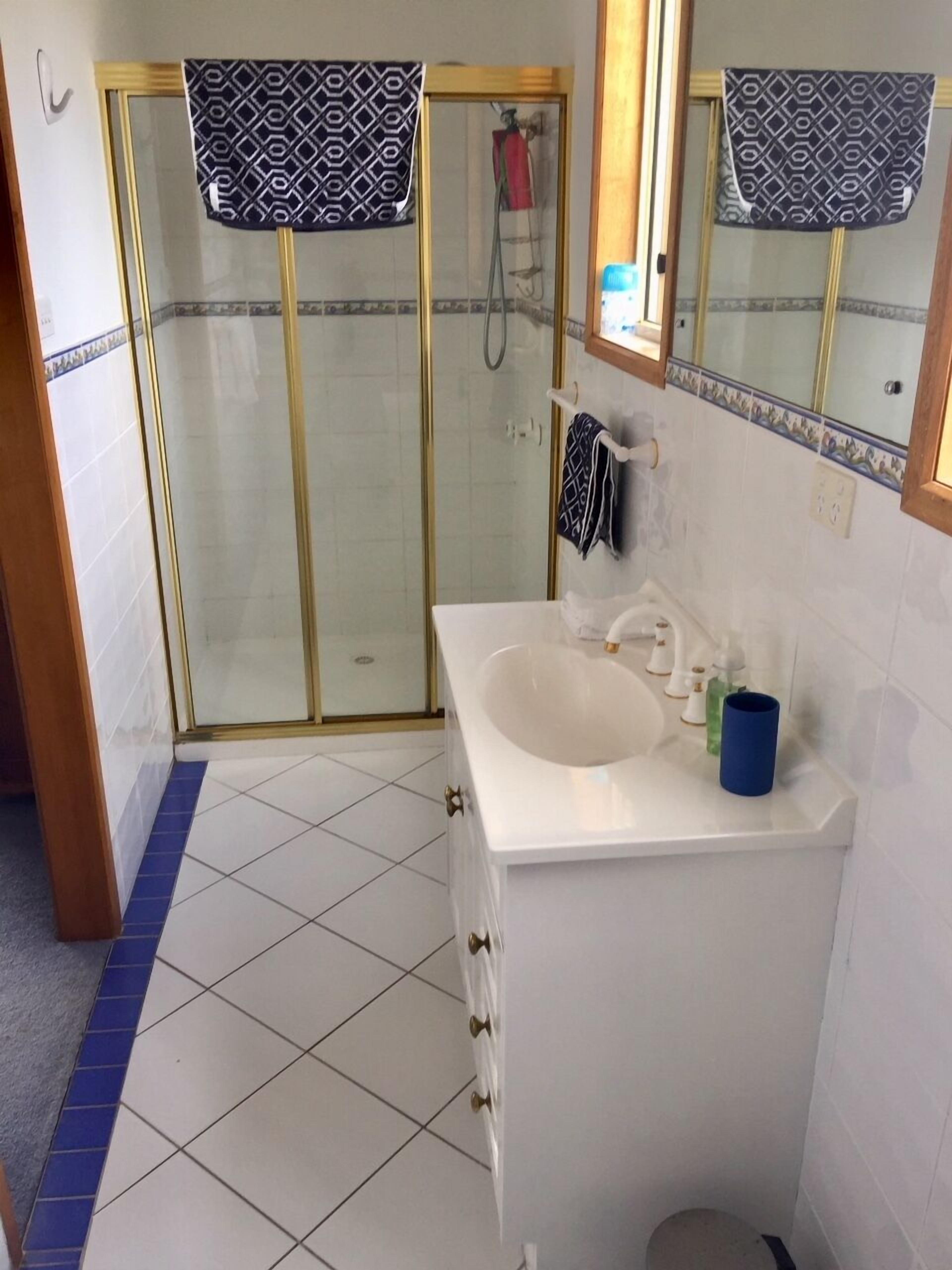 Close to the Beach. Gateway to Maria Island. — image 14