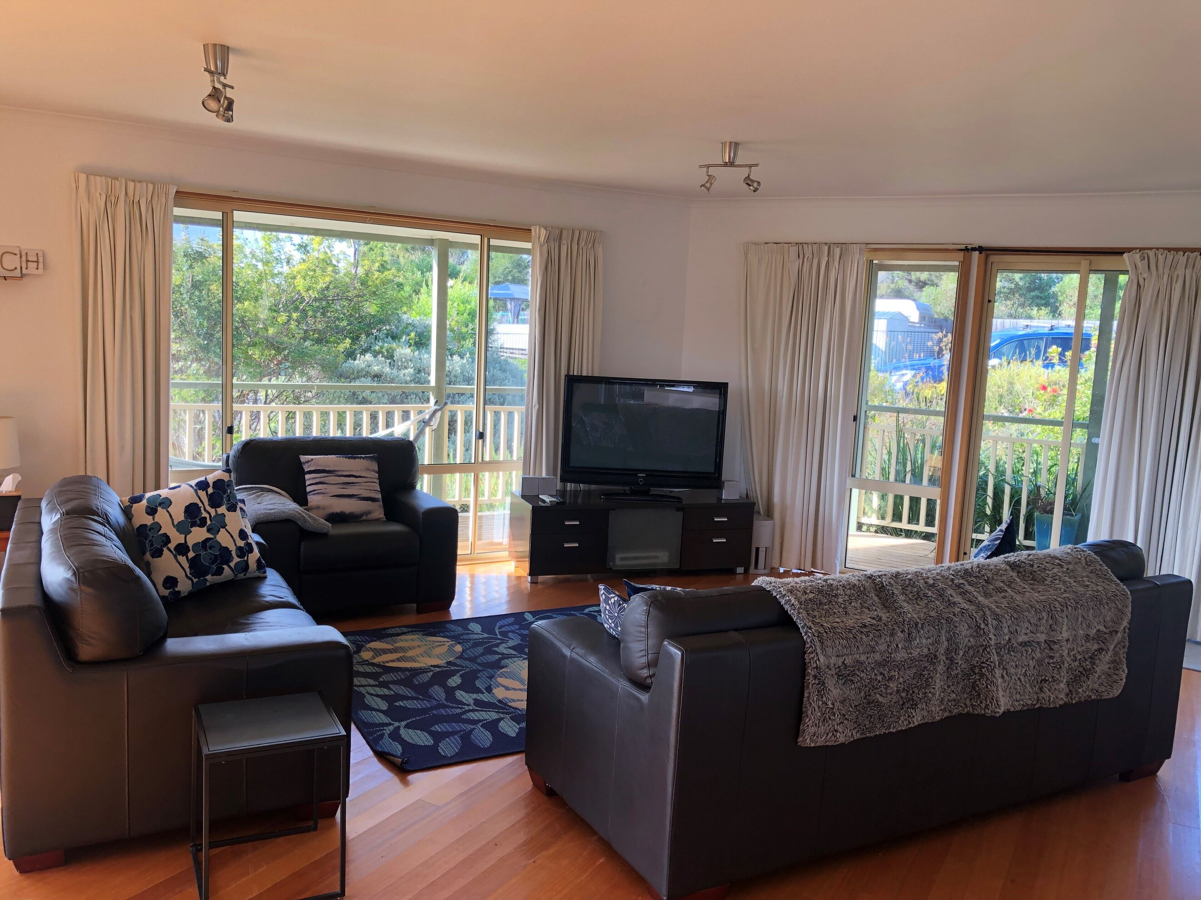 Close to the Beach. Gateway to Maria Island. — image 10