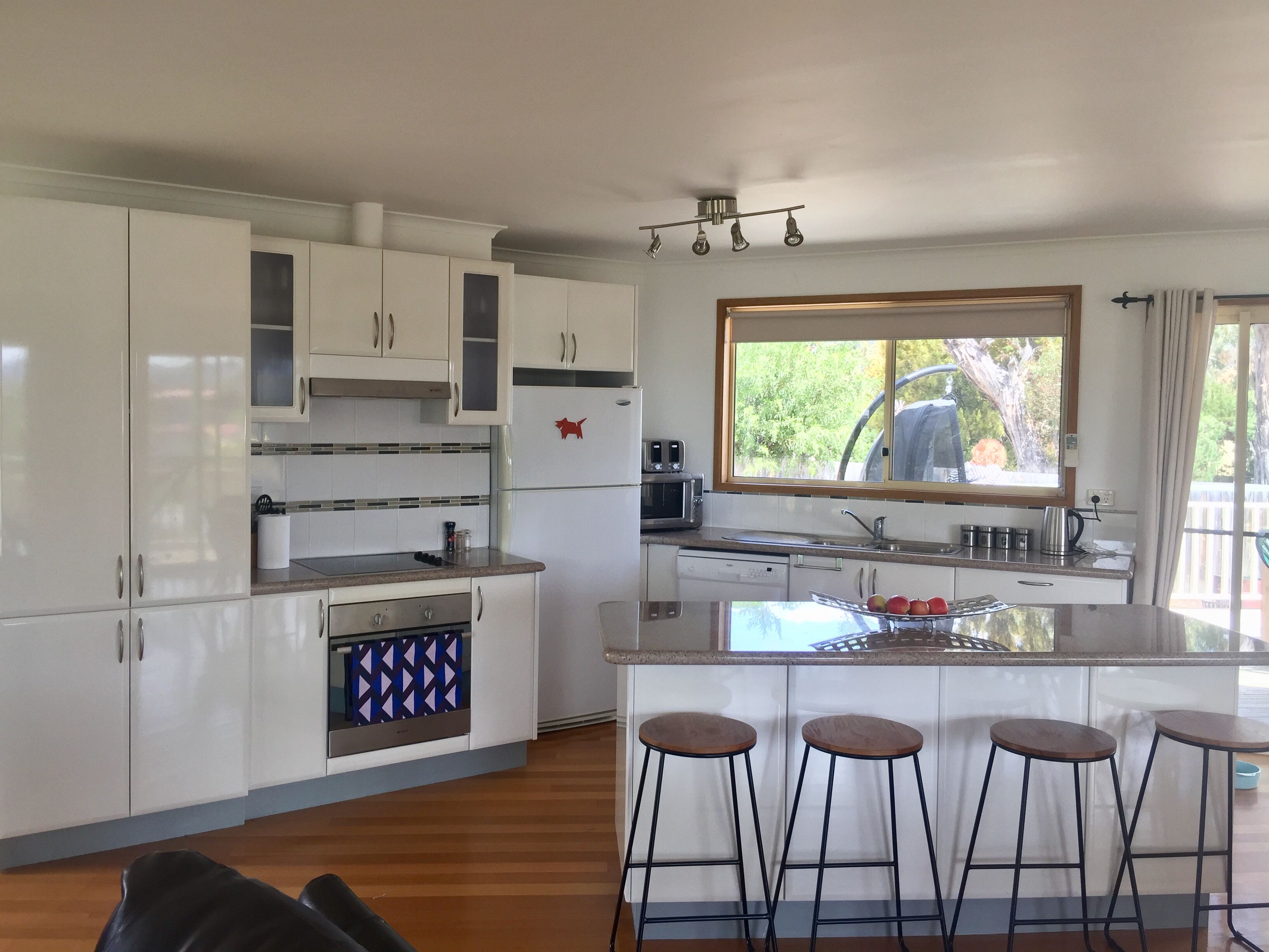 Close to the Beach. Gateway to Maria Island. — image 7