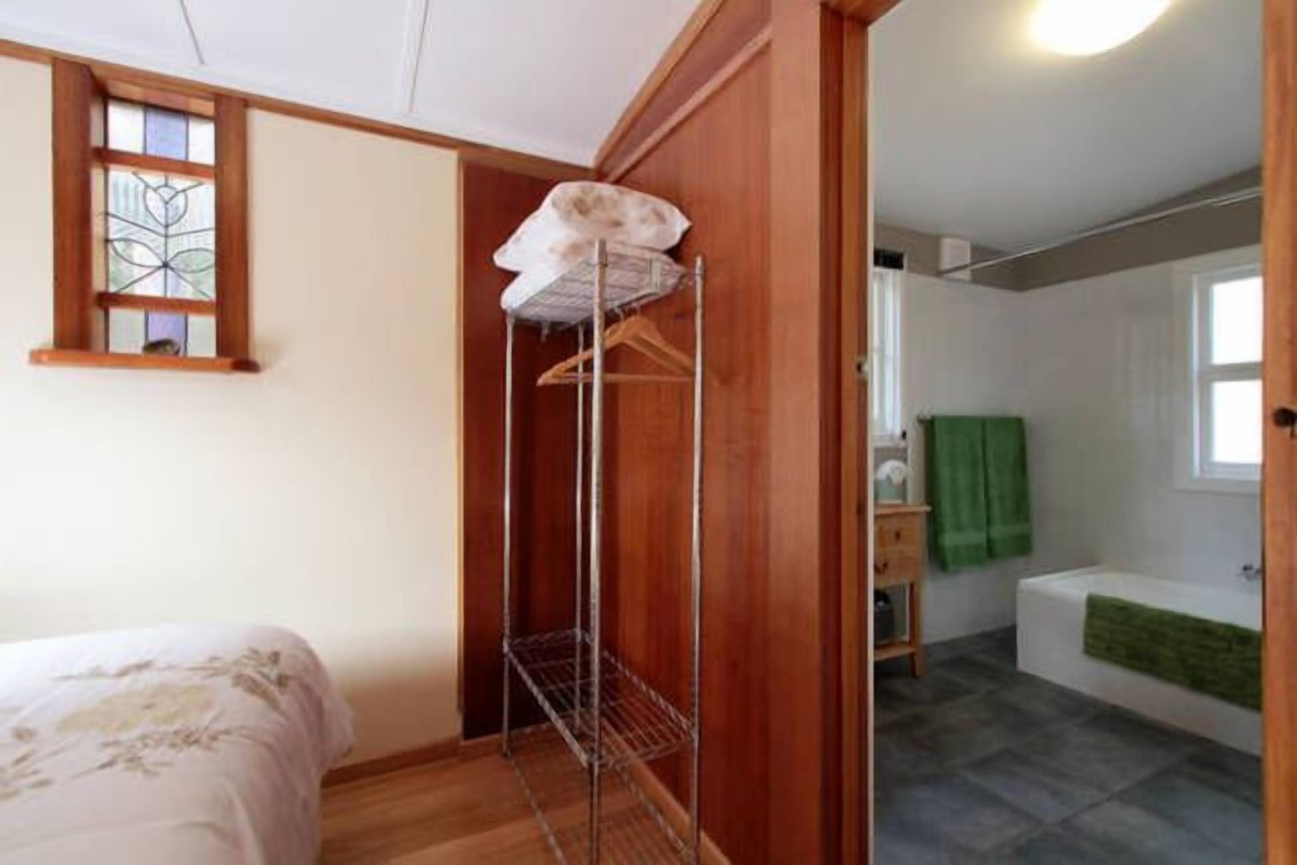 The Cabin-Wake up to the sound of native birdlife. — image 7