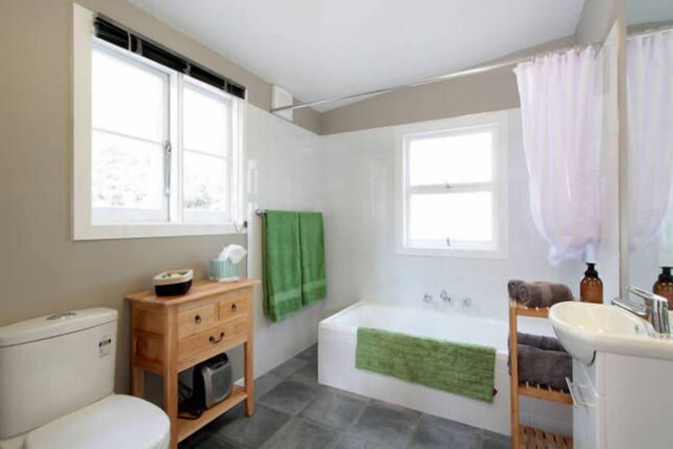 The Cabin-Wake up to the sound of native birdlife. — image 4