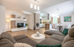 Smart TV, fireplace, foosball - Beautiful home in Kamen Most (Kamen Most)