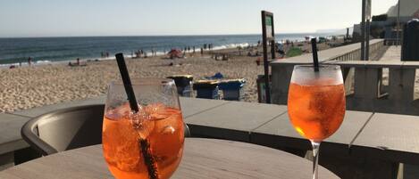 Beach nearby, sun loungers, beach towels