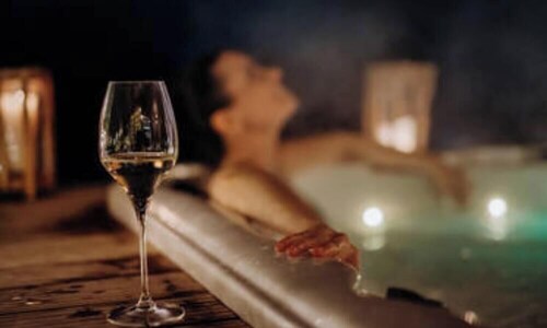 SEAS THE DAY ... Private hot tub, Pet Friendly, Beaches,  bbq
Coastal Escape