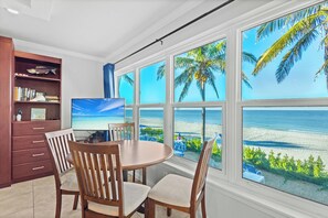 Dining - The Beach on Longboat Key #227 Resort by RVA (Longboat Key)