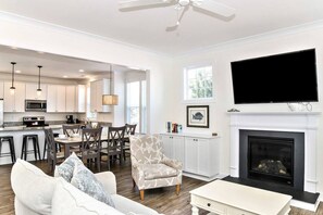 Smart TV, fireplace