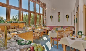 Daily buffet breakfast (EUR 11 per person)