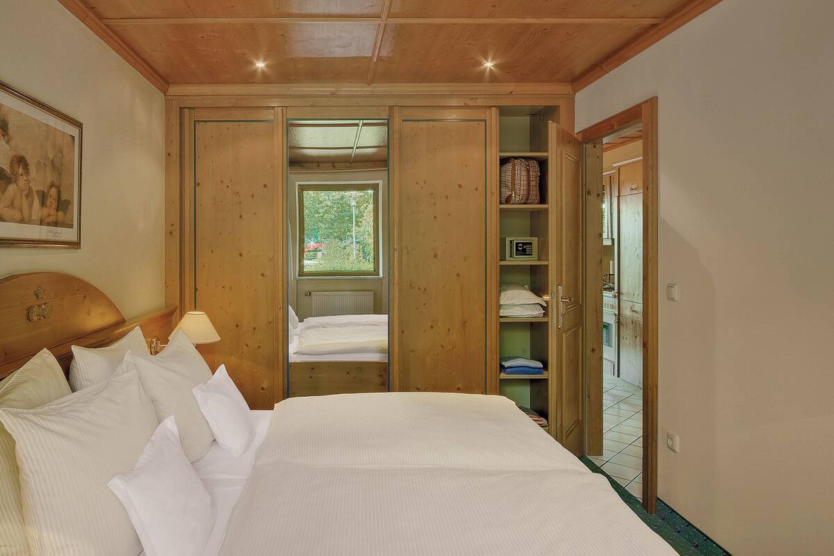 Double Room | Hypo-allergenic bedding, in-room safe, desk, laptop workspace