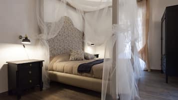 1 dormitorio, tabla de planchar con plancha, wifi y ropa de cama