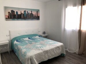 1 dormitorio, tabla de planchar con plancha, wifi gratis y ropa de cama