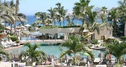Atemberaubende Strandvilla * 7. Etage mit Meerblick * Erstklassiger Service * Kostenloses WiFi * Pool