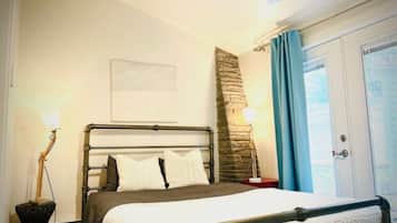 1 bedroom, desk, iron/ironing board, WiFi
