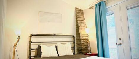 1 bedroom, desk, iron/ironing board, WiFi