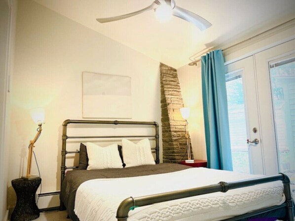 1 bedroom, desk, iron/ironing board, WiFi