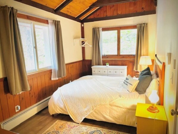 1 bedroom, desk, iron/ironing board, WiFi