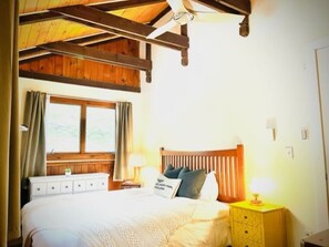 1 chambre, bureau, fer et planche à repasser, Wi-Fi