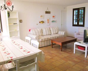 TV - House for 6 people in the Valcros estate with a shared pool (LA LONDE LES MAURES)