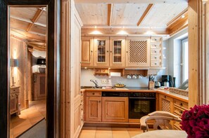 Fridge, microwave, oven, dishwasher - .Ferienwohnung Platzhirsch - Apartment Platzhirsch (Tegernsee)