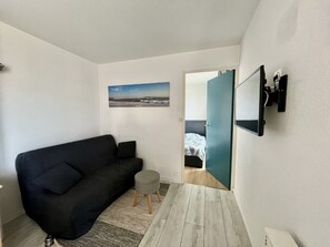 2 bedrooms, iron/ironing board