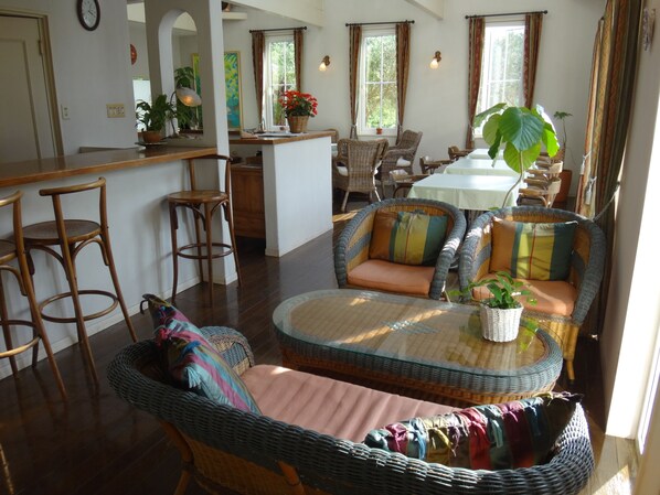 Lobby sitting area - La Tipasa (Tateyama)