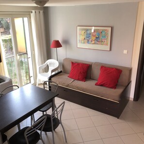 TV - Air-conditioned DUPLEX, ideally located for exploring Corsica, beach 200 m (belgodère)