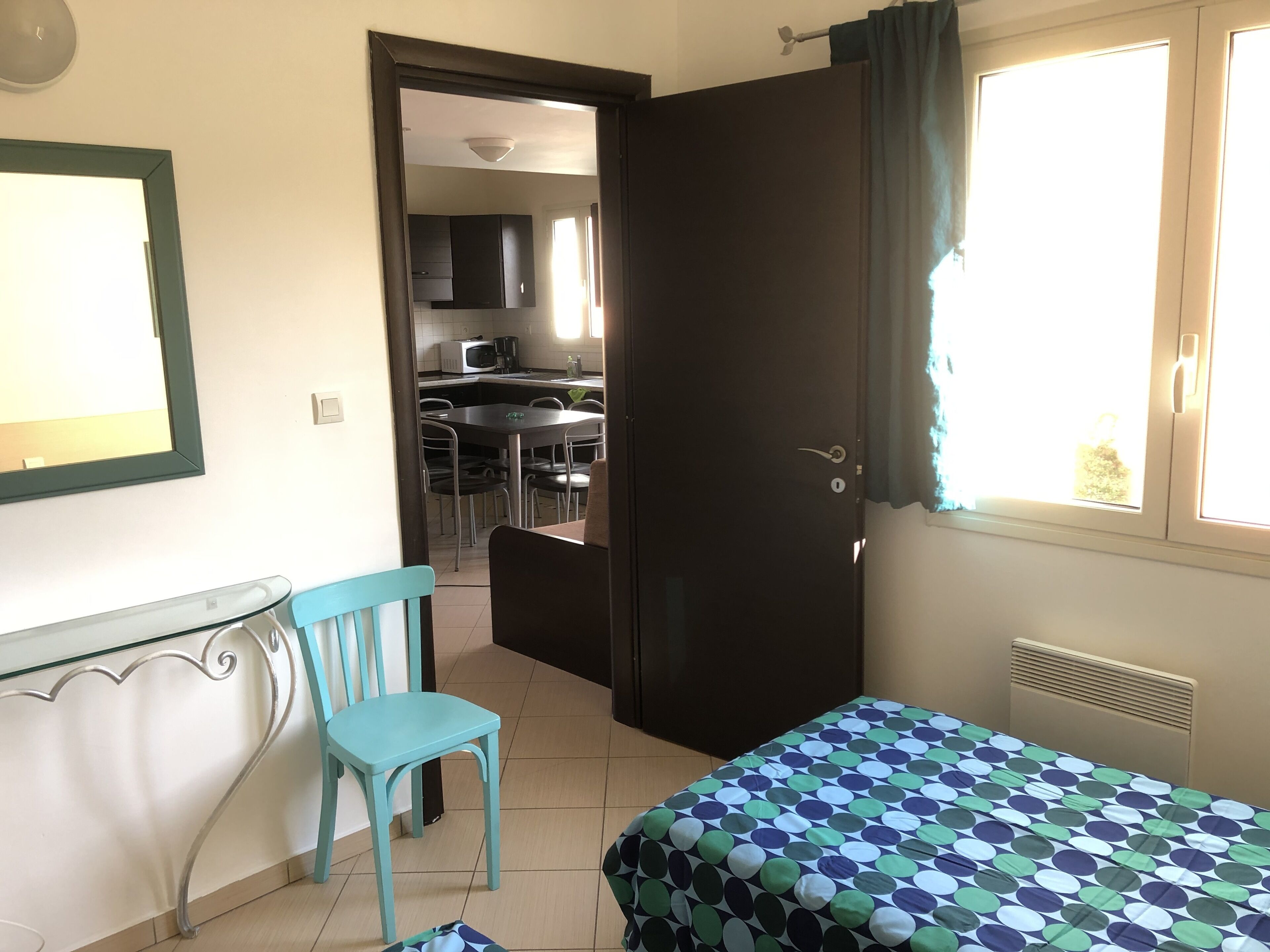 2 makuuhuonetta, silitysrauta/-lauta, Wi-Fi, vuodevaatteet