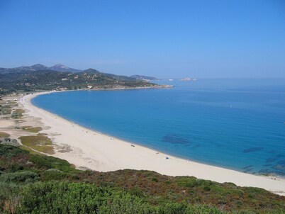 Air-conditioned DUPLEX, ideally located for exploring Corsica, beach 200 m