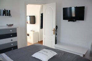 1 habitación, tabla de planchar con plancha y wifi