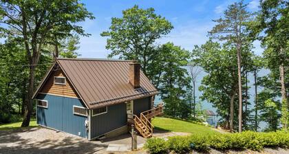 Stowaway - A Private Lakefront Experience With Over 100ft Of Shoreline!