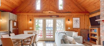 Stowaway - Nyoppusset privat lakefront hytte med 2 kajakker, en må se!