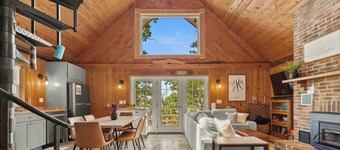 Stowaway - A Private Lakefront Experience With Over 100ft Of Shoreline!
