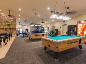 Games room - Great Family Condo with Golf View at Holiday Hills (Branson)