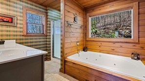 Shower, hair dryer, towels - Soaring Eagle-Hot Tub-Fire pit, Cabin in Gated Smoky Mtn Retreat Community (MAGGIE VALLEY)